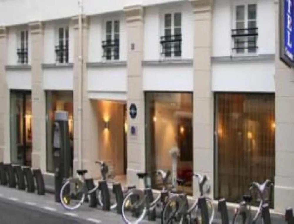 ***  Hotel Le Colisee Paris France