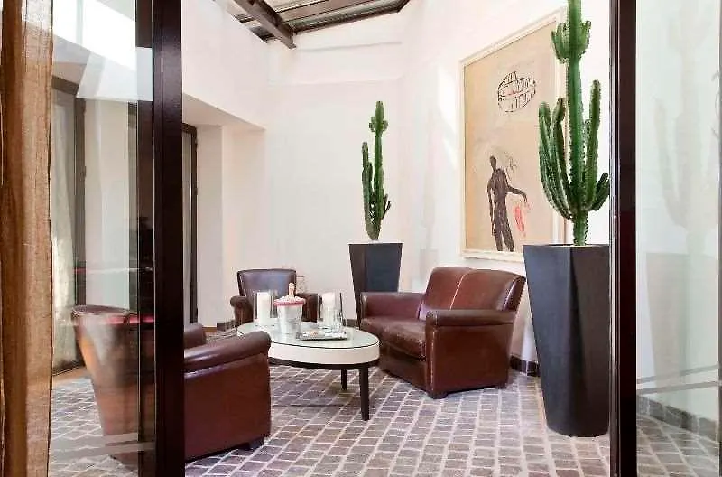 ***  Hotel Le Colisee Paris France