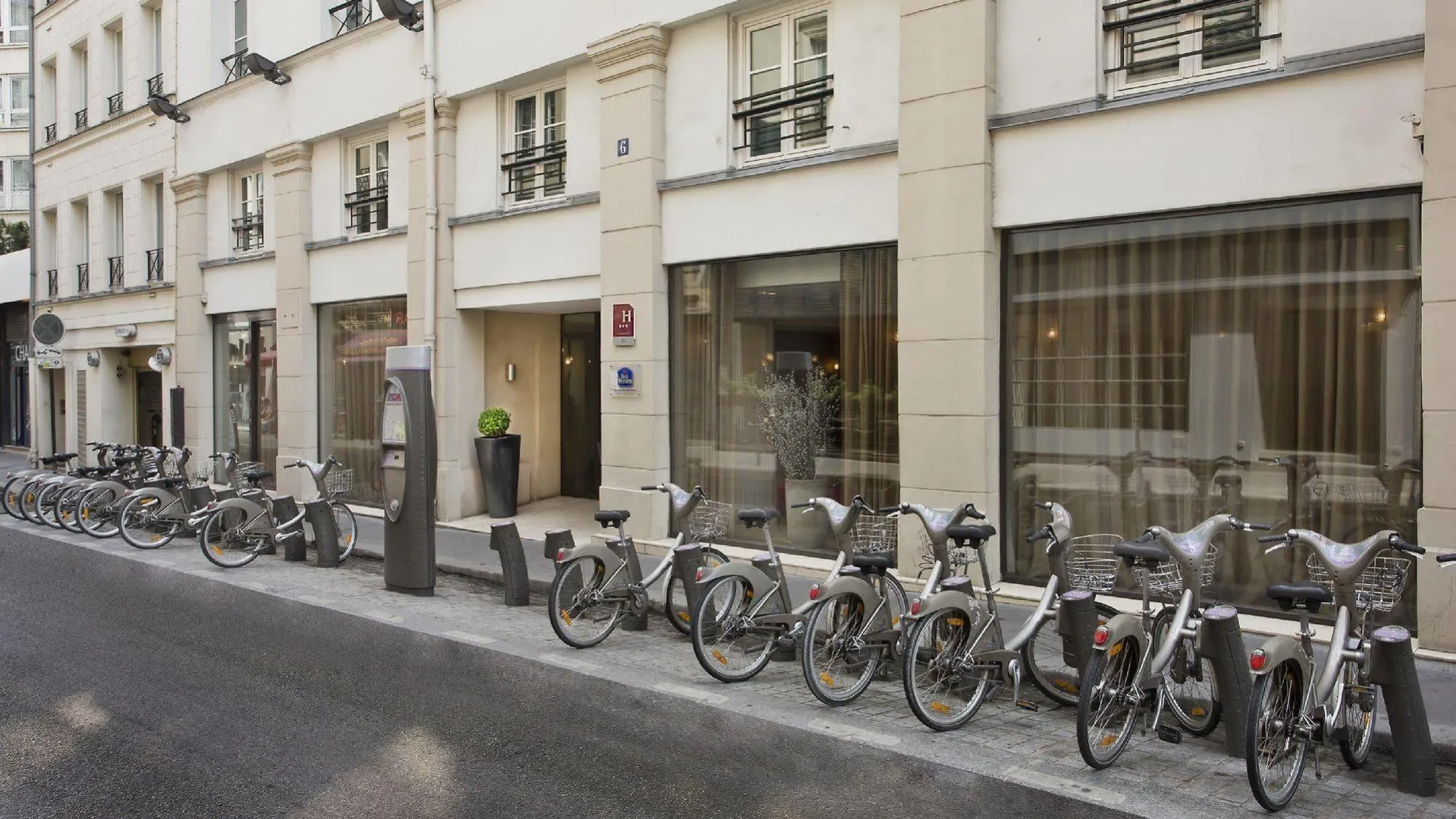 Hotel Le Colisee Paris 3*,