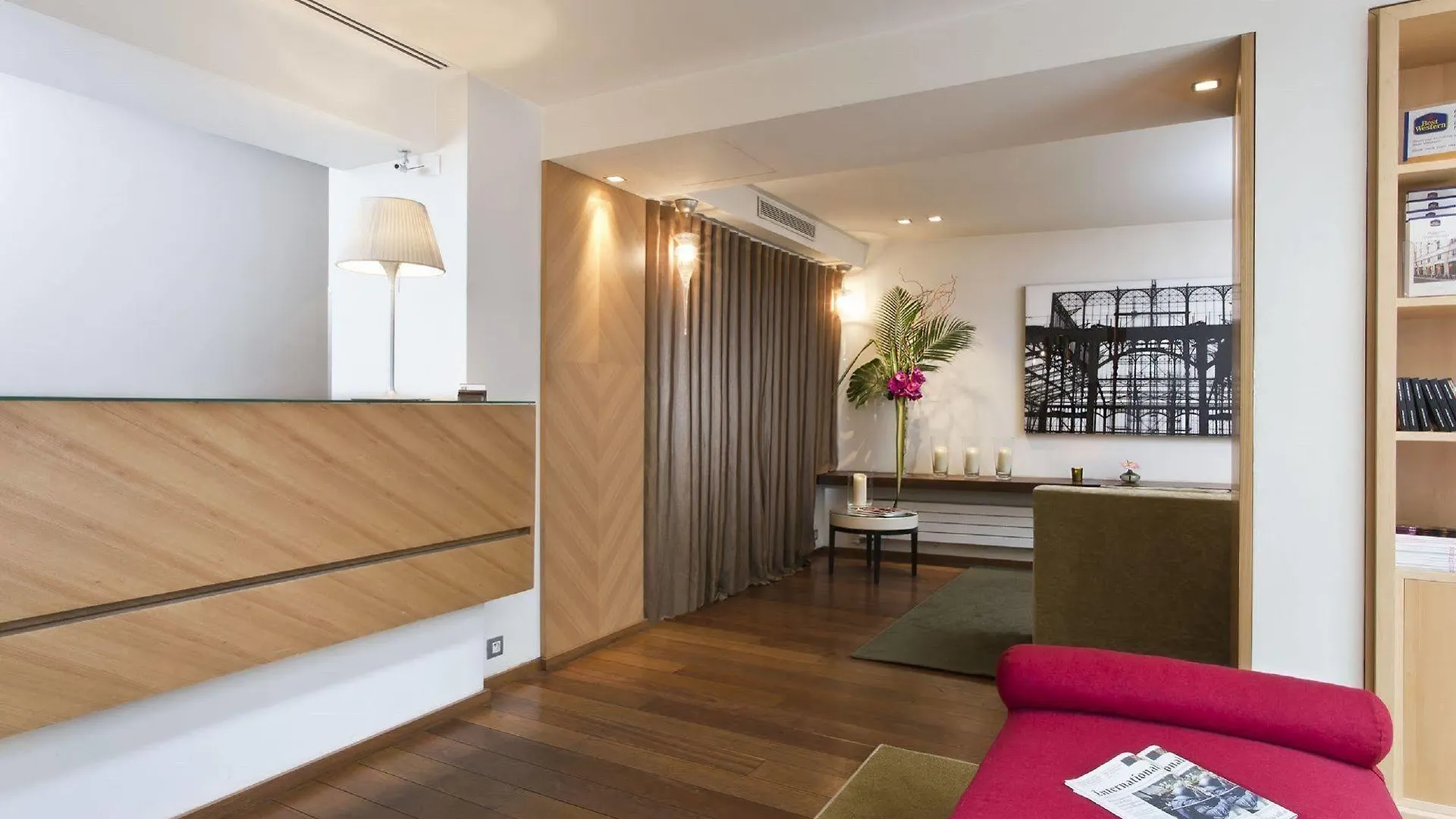 ***  Hotel Le Colisee Paris France
